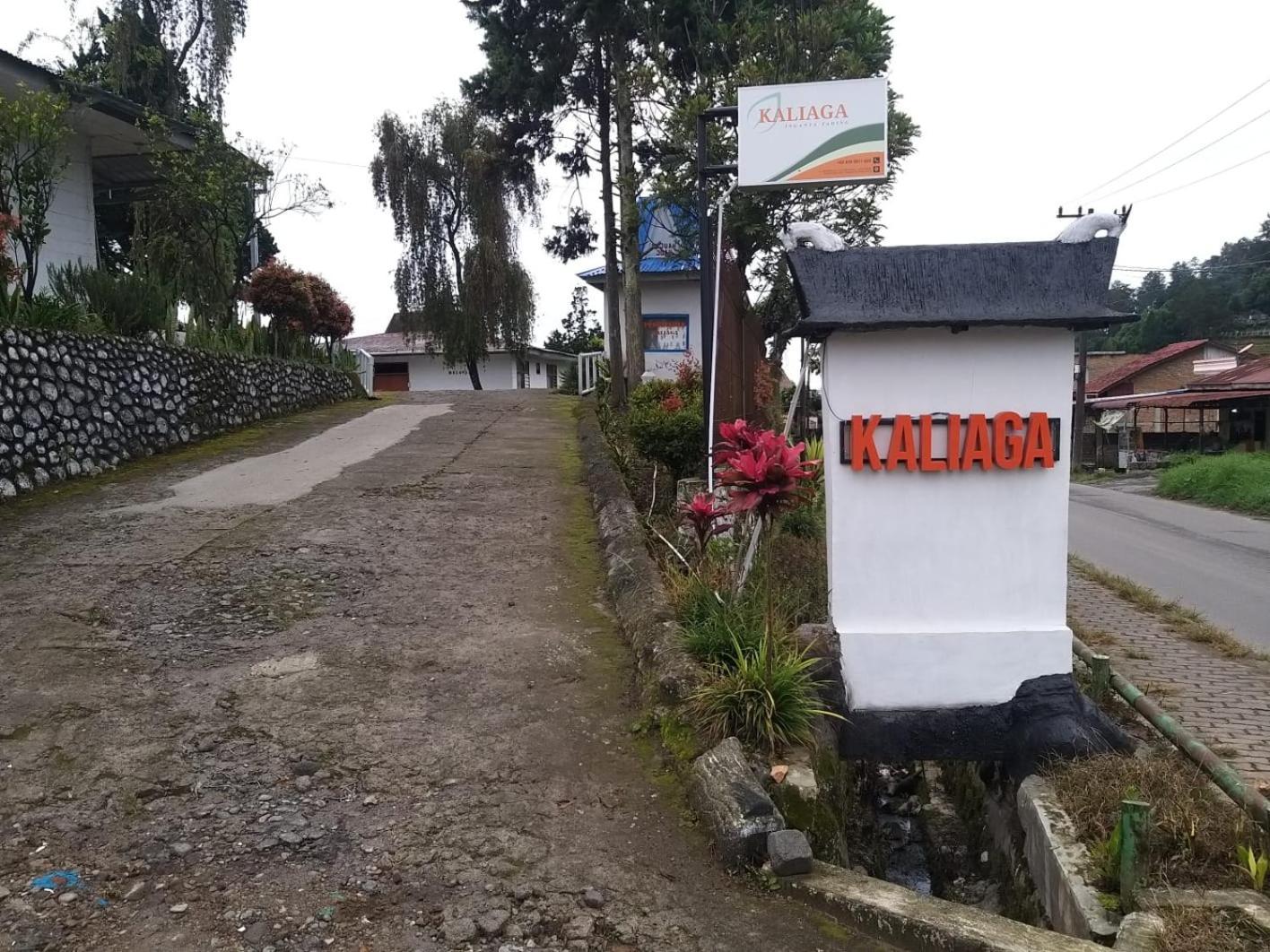Kaliaga Bungalow Berastagi Exterior photo